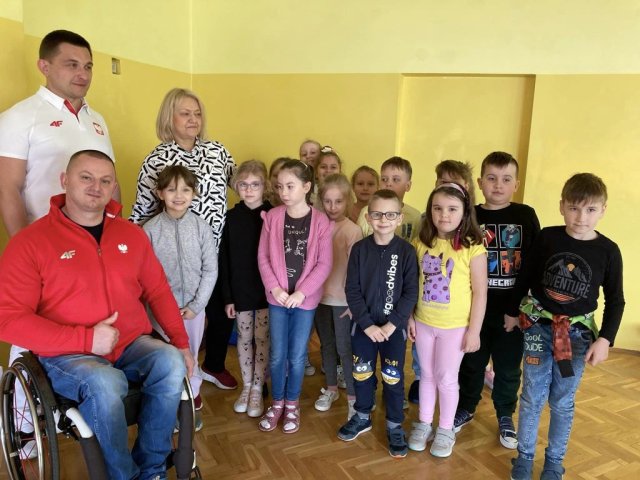 b_1024_768_0_00_images_2022_2023_WF_paraolimpijczycy_339496202_239715451762583_1650090702451404001_n